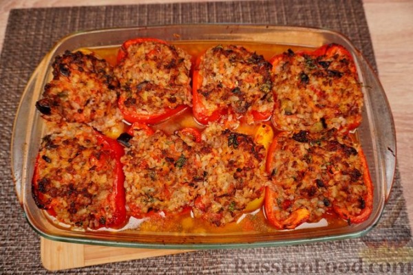 Фаршированный перец с мясом, рисом и овощами (в духовке)