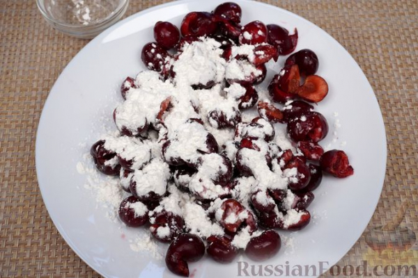 Шоколадный кекс с черешней