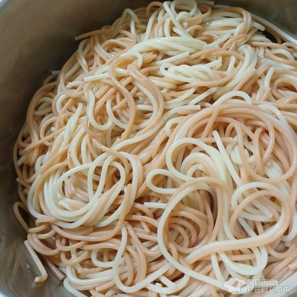 Рецепт: Паста алла Нерано - Спагетти с жареными кабачками, огурцами и чесноком. Лёгкое и ароматное летнее блюдо.