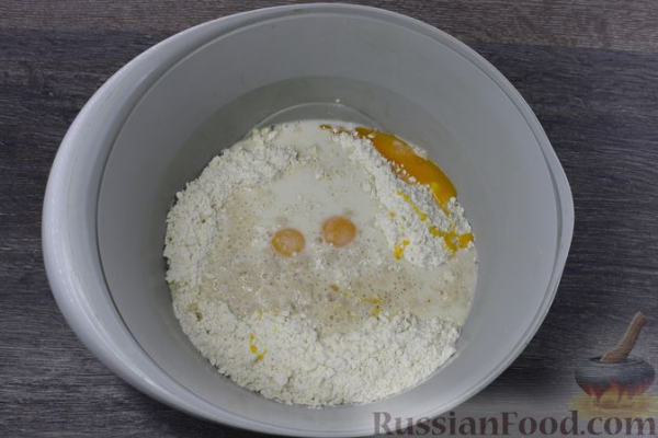 Сдобный рулет с орехово-медовой начинкой
