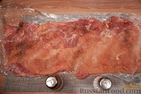 Куриный рулет с запечённым перцем и сыром