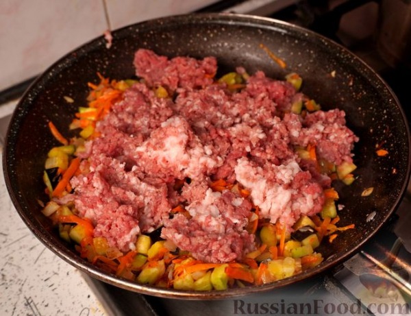 Фаршированный перец с мясом, рисом и овощами (в духовке)