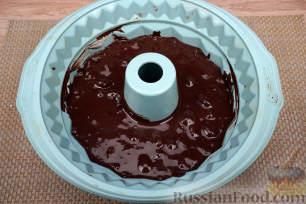 Шоколадный кекс с черешней