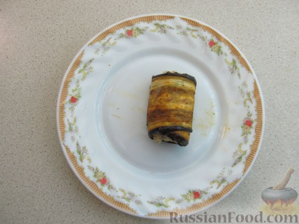 Рулетики из баклажанов по-грузински, с орехами, жареным луком и чесноком