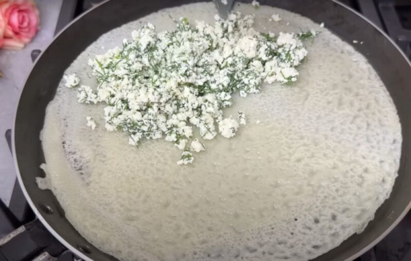 Вкусные ленивые «Чуду». Только мука и вода: тесто не раскатываю, а наливаю на сковороду