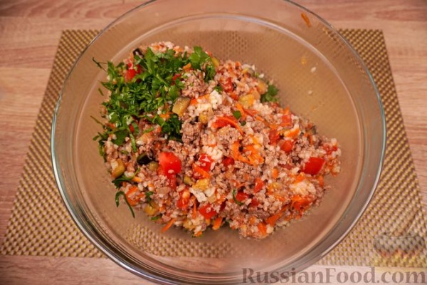 Фаршированный перец с мясом, рисом и овощами (в духовке)