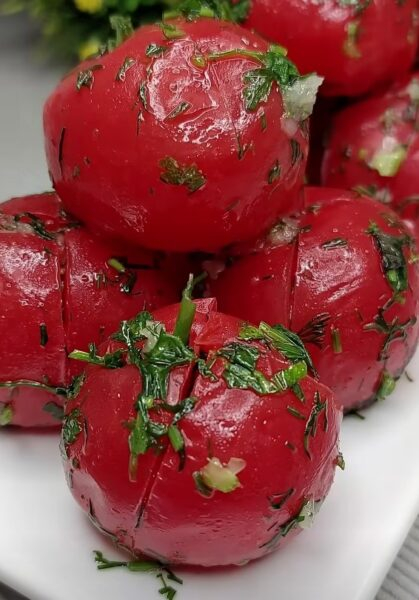 Помидоры — «Сказка». Невероятно вкусные и ароматные: не помидоры, а «конфетка»