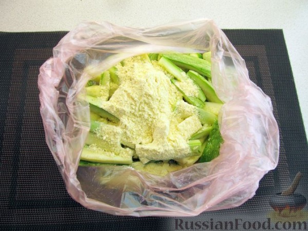 Запечённые кабачки в сырной панировке
