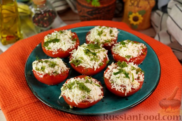 Жареные помидоры с брынзой и чесноком