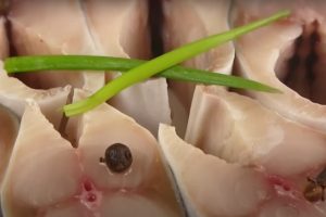 Малосольная скумбрия в домашних условиях. Как быстро и вкусно засолить скумбрию дома: простой рецепт