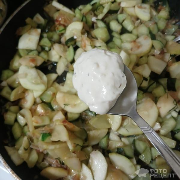 Рецепт: Паста алла Нерано - Спагетти с жареными кабачками, огурцами и чесноком. Лёгкое и ароматное летнее блюдо.